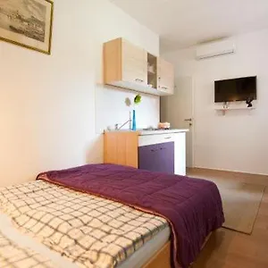 Appartement Centar 2 Private With Ensuite And Kitchenette, Split